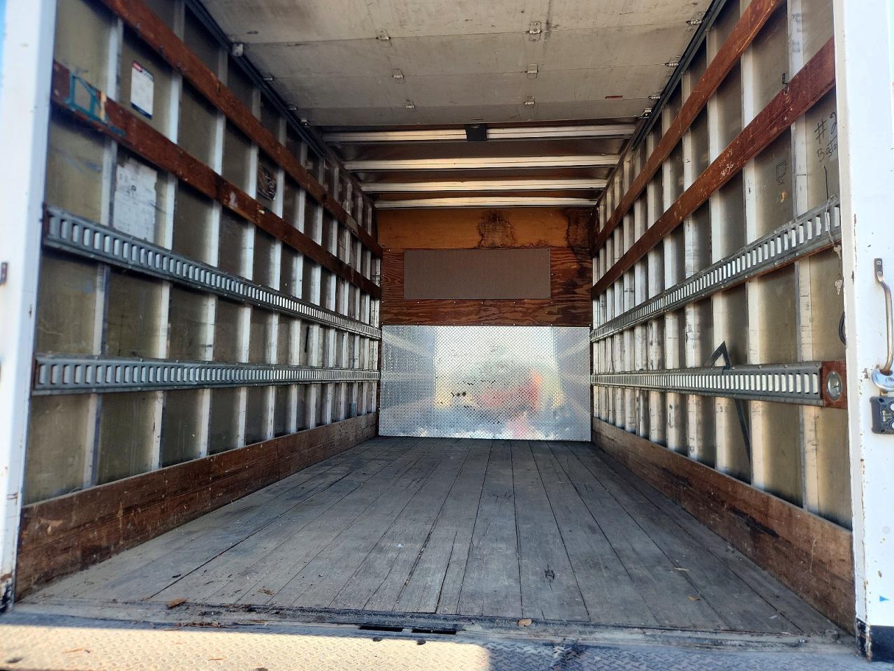 2007 Isuzu NPR BOX Truck