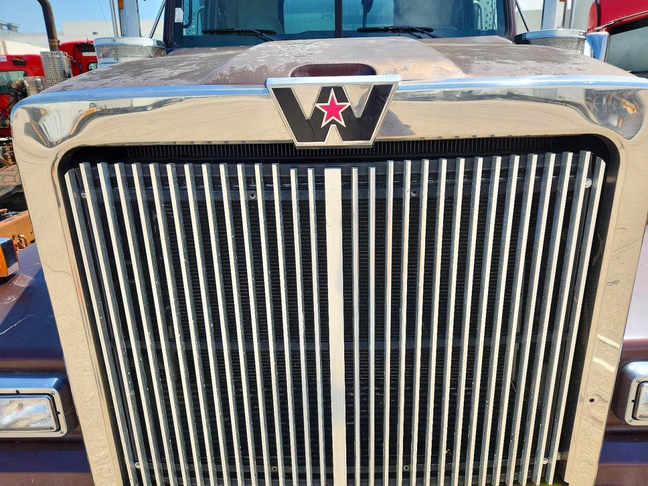 2008 Western Star Convention-Semi Truck
