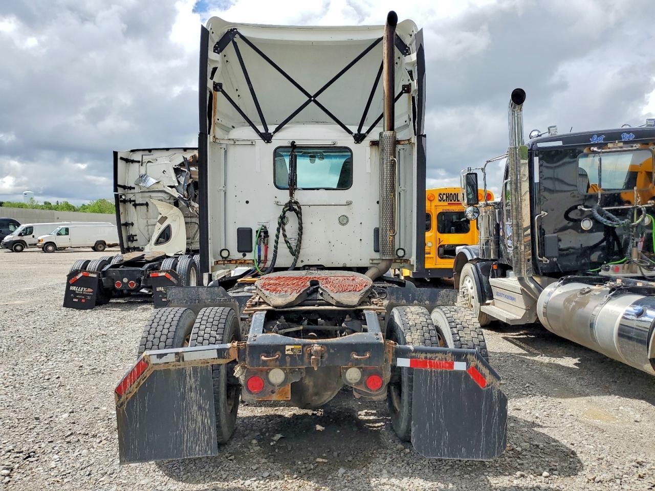 2018 Peterbilt 579 Semi Truck
