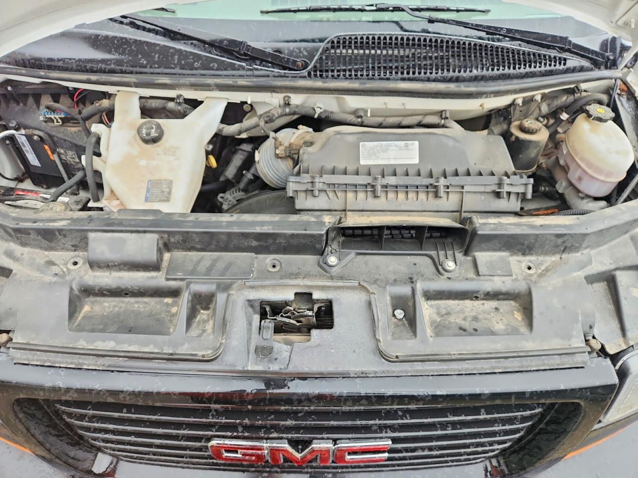 2022 GMC Savana BOX Truck