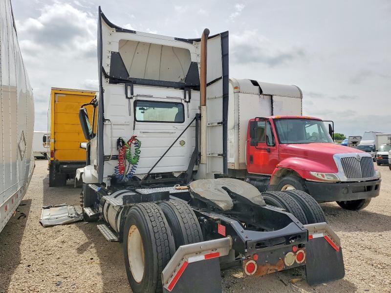 2013 Volvo VNL Semi Truck