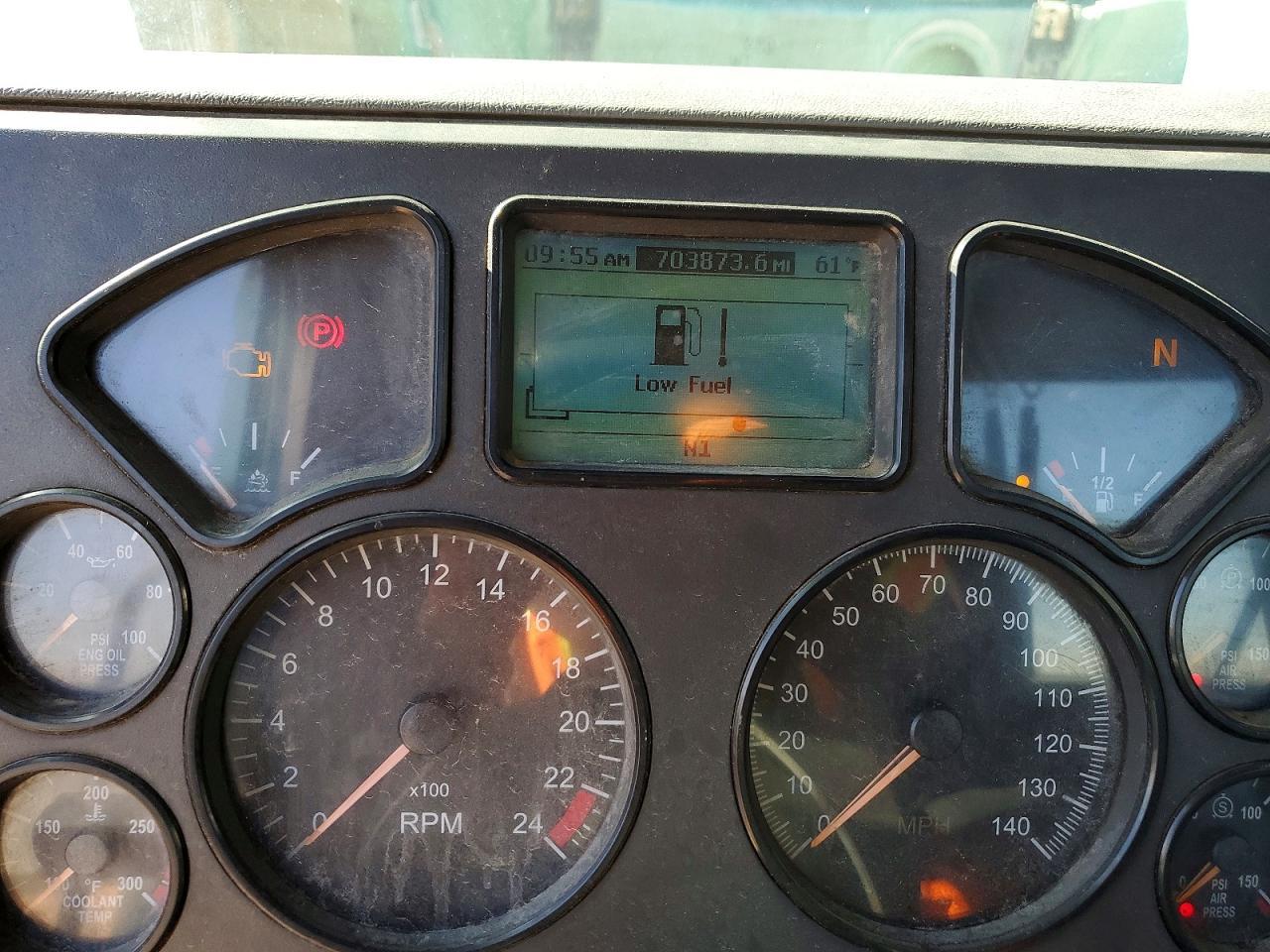 2017 Mack CXU612 Semi Truck