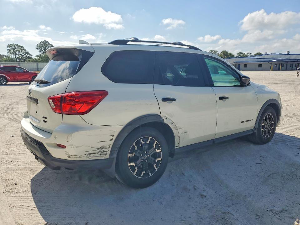 2020 Nissan Pathfinder sv