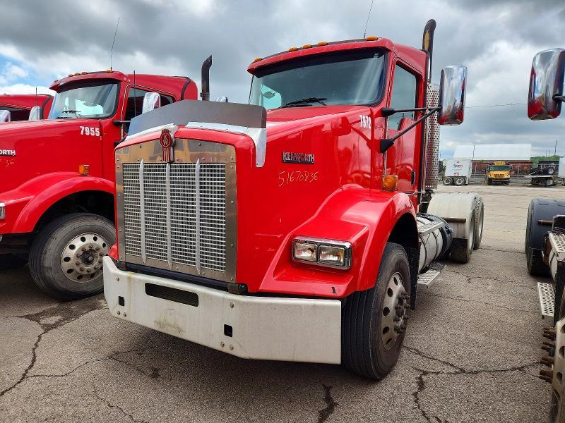 2014 Kenworth T800 Semi Truck