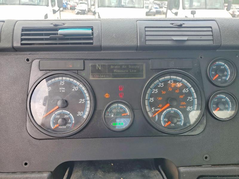 2018 Freightliner Cascadia 113 Semi Truck