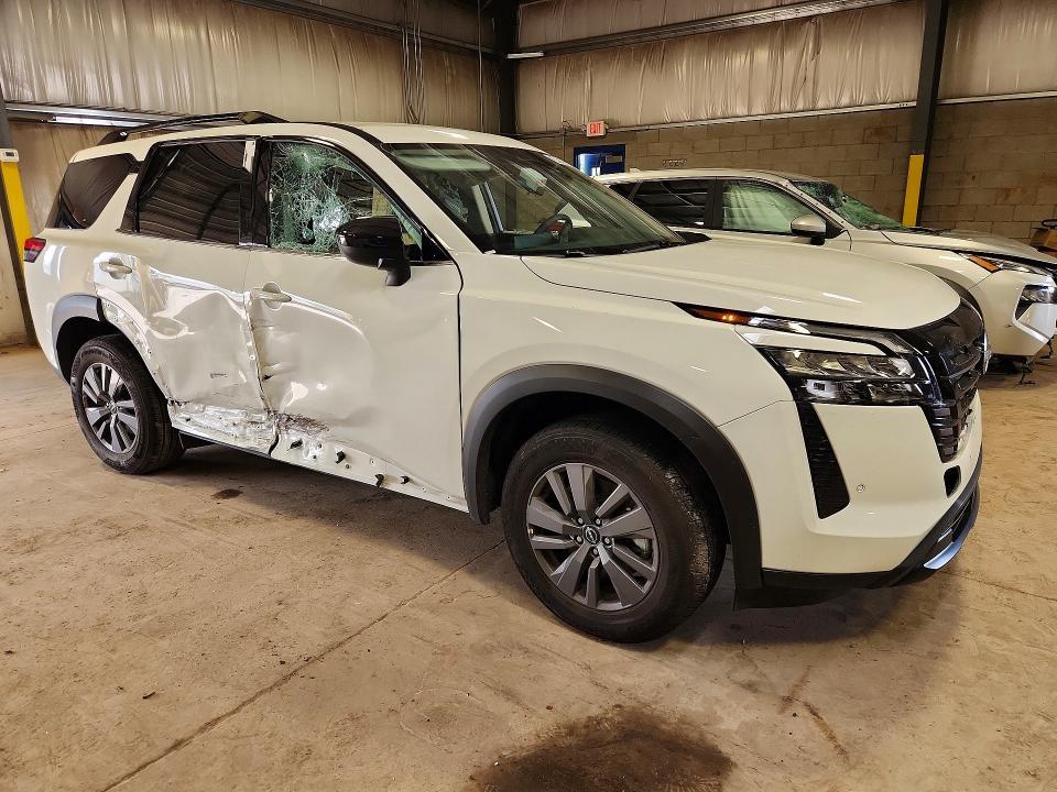 2026 Nissan Pathfinder sv
