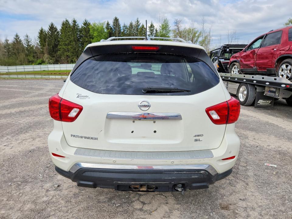2017 Nissan Pathfinder sl