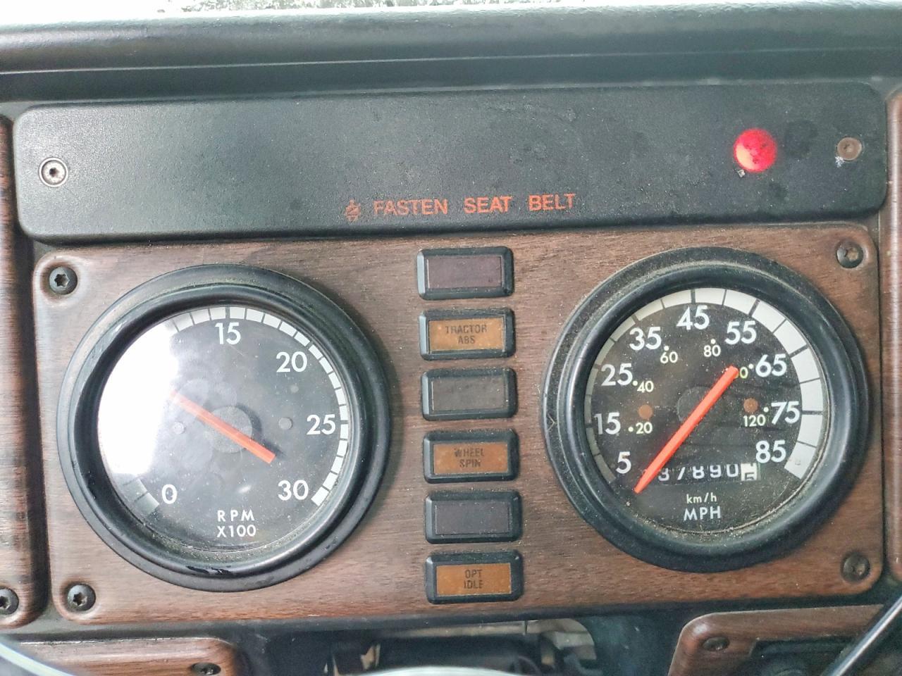 2002 Freightliner Conventional FLD120