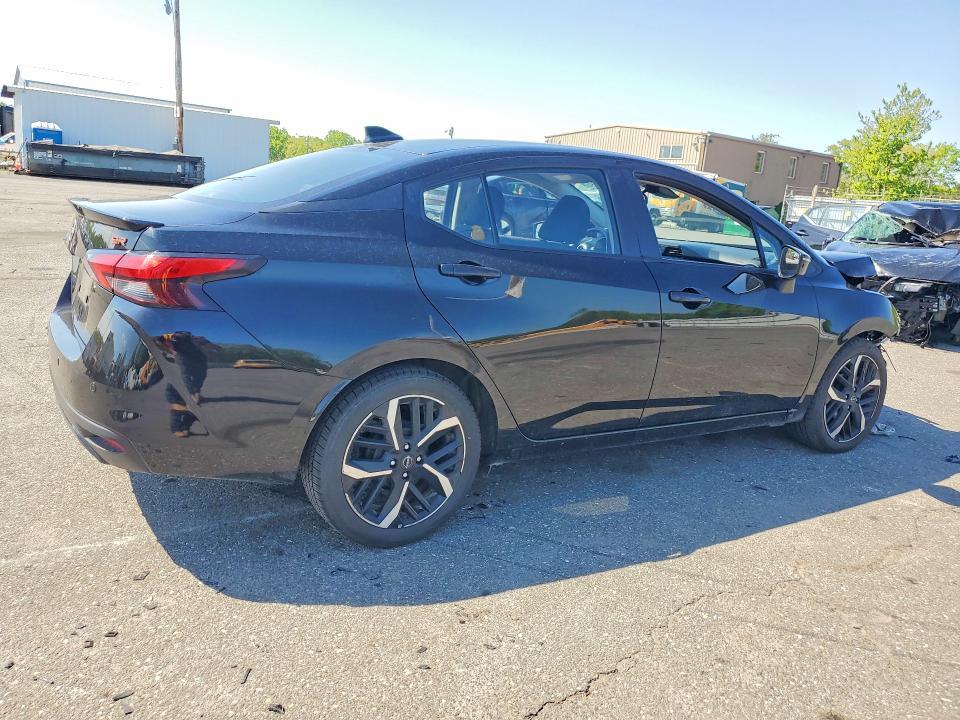 2024 Nissan Versa sr