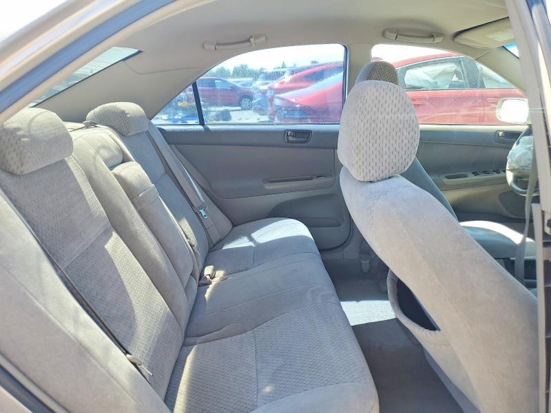 2004 Toyota Camry le
