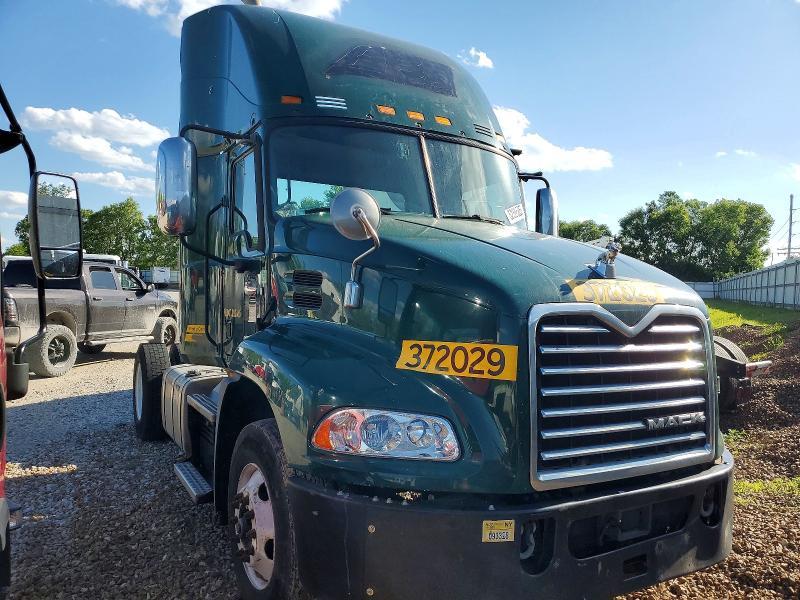 2018 Mack CXU612 Semi Truck