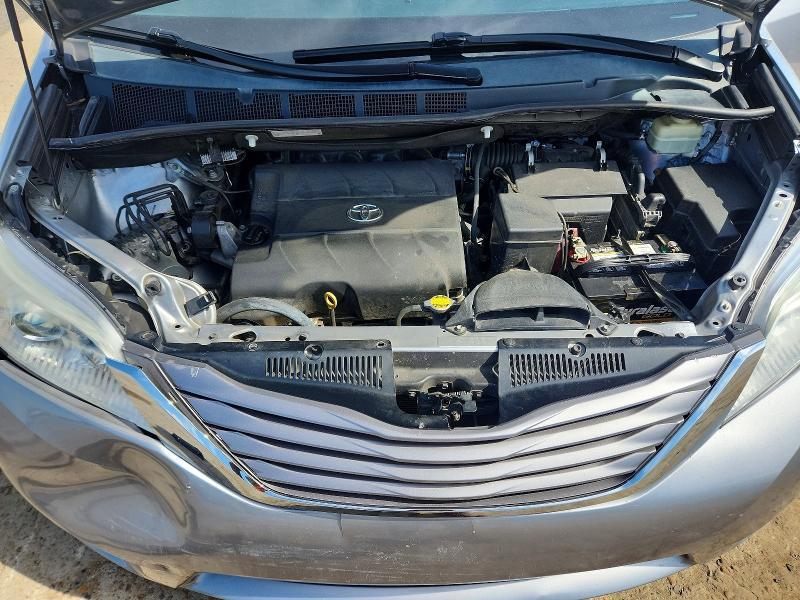 2016 Toyota Sienna xle 8-passenger