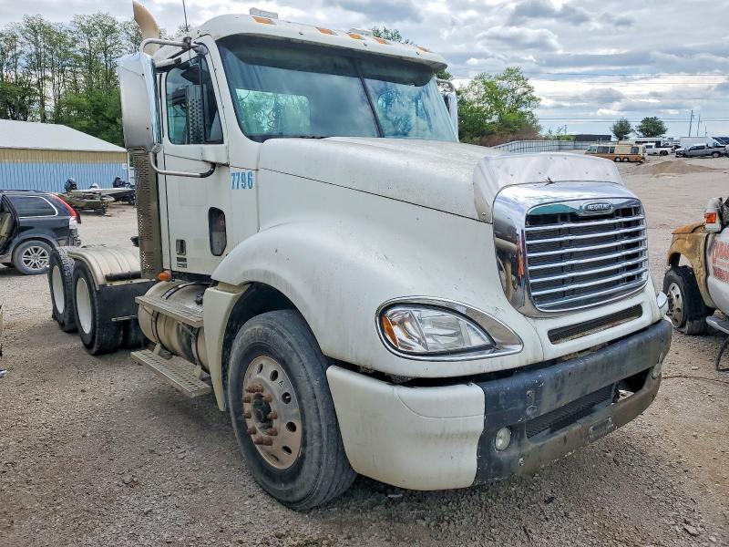 2008 Freigliner 2008 Freightliner Columbia 120 Semi Truck