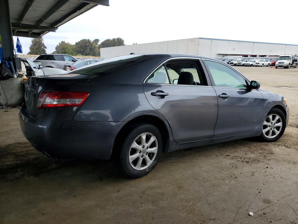 2011 Toyota Camry le