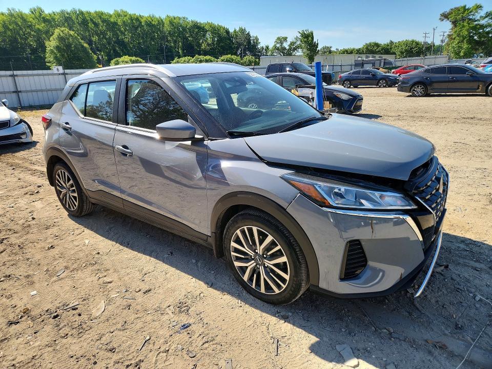 2023 Nissan Kicks sv
