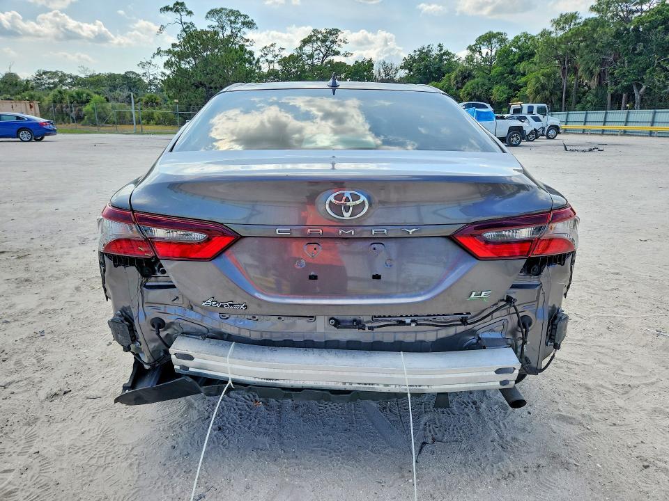 2024 Toyota Camry le