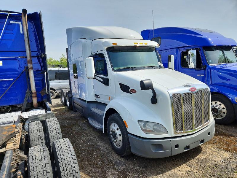 2018 Peterbilt 579 Semi Truck