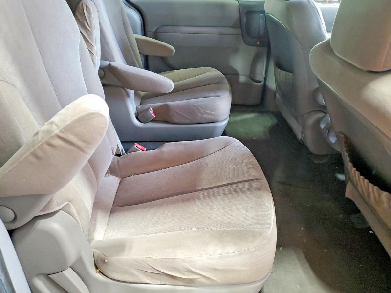 2011 KIA Sedona lx
