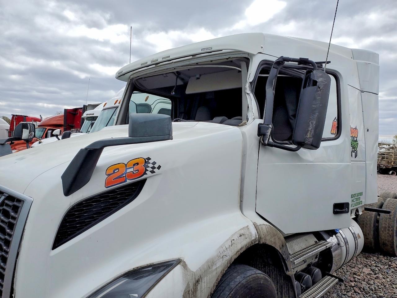 2020 Volvo VNR Semi Truck
