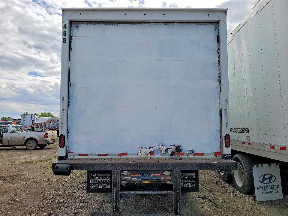 2016 Freightliner M2 106 MED-BOX Truck