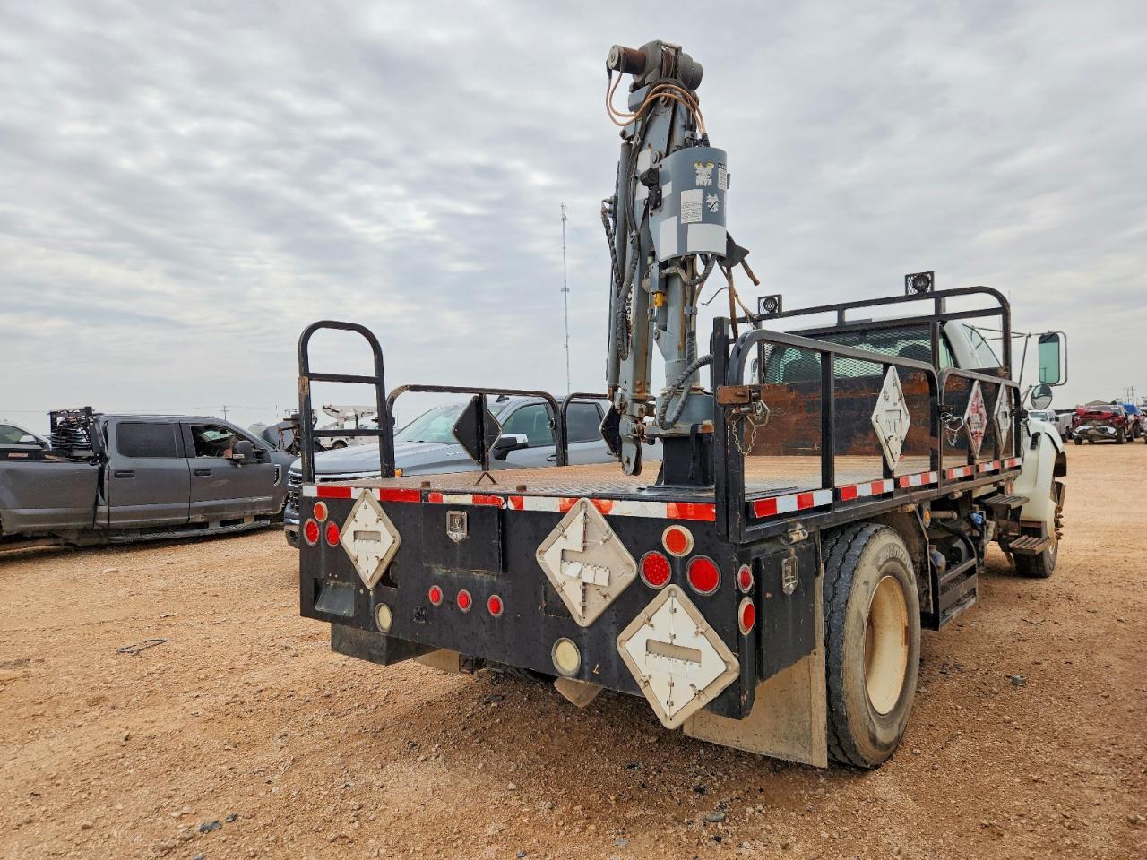 2011 Ford F750 Super Duty Flatbed Truck