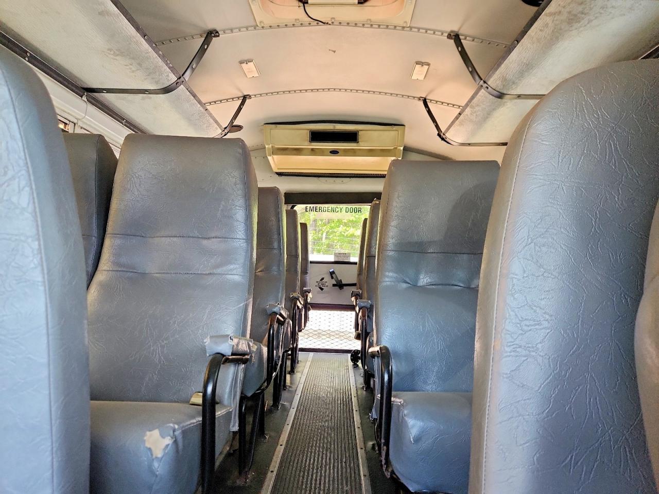 2003 GMC Savana Shuttle Bus