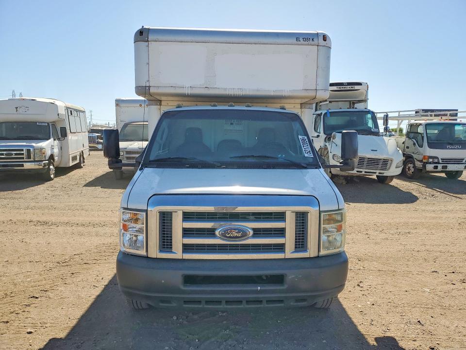 2011 Ford E450 box Truck