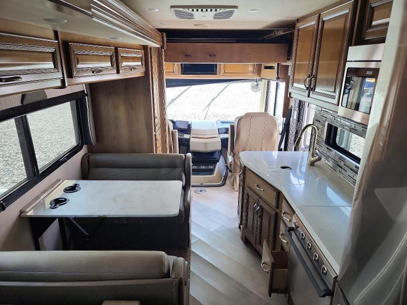 2020 Ford F53-Camper