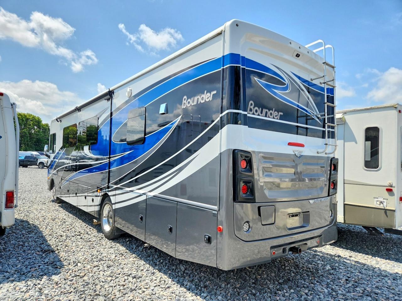 2020 Ford F53-Camper
