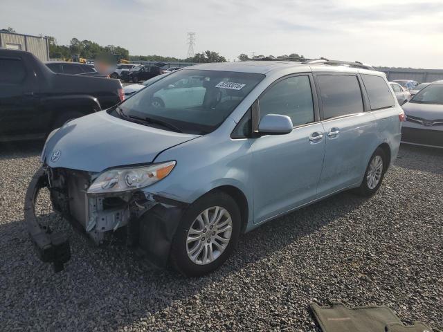 2015 Toyota Sienna xle 8-passenger