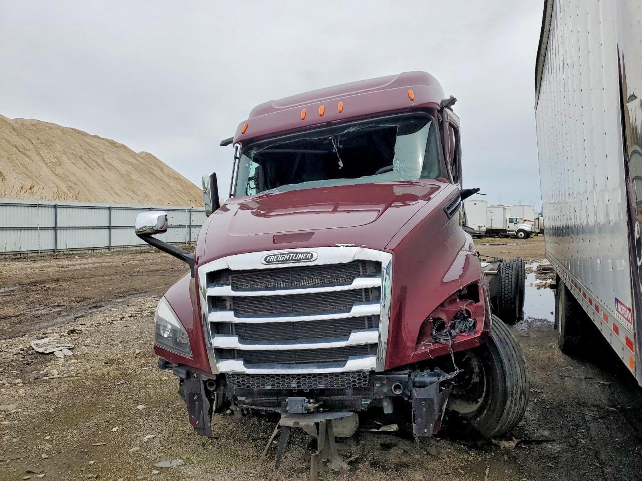 2020 Freigliner Cascadia 126