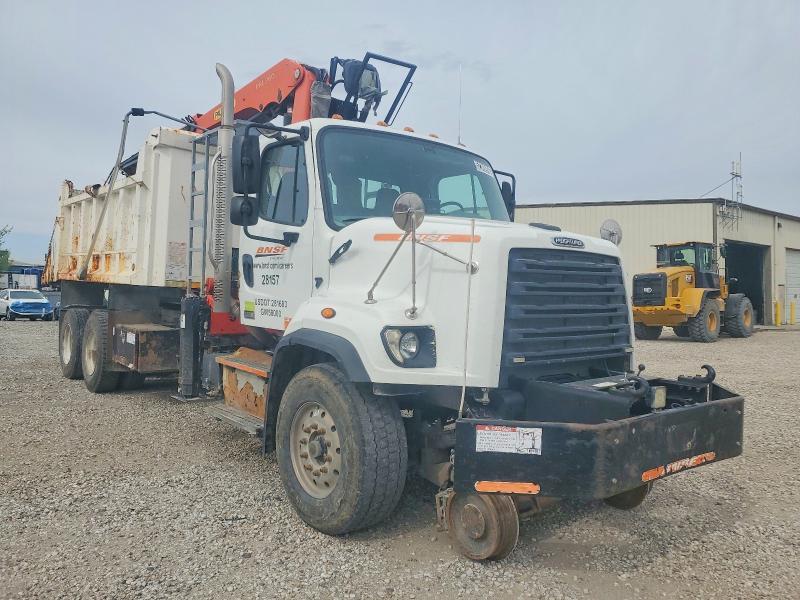 2016 Freigliner 108SD