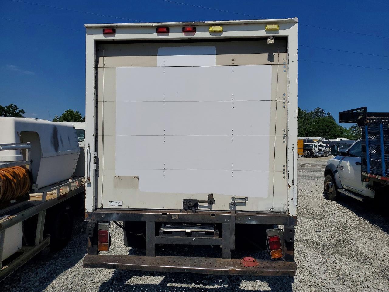 2005 Isuzu NPR-BOX Truck