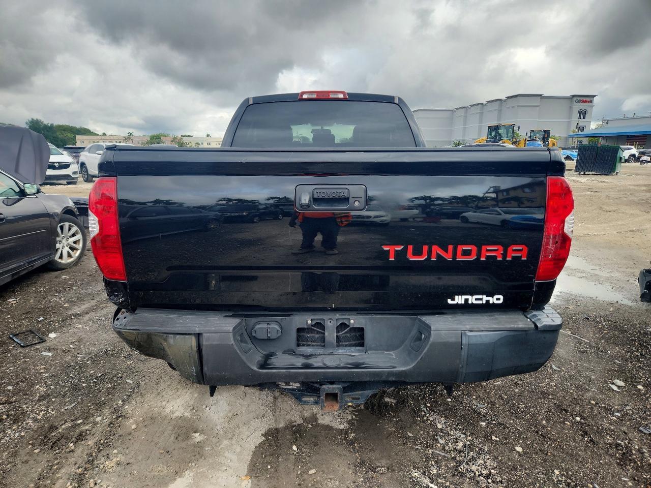 2014 Toyota Tundra SR