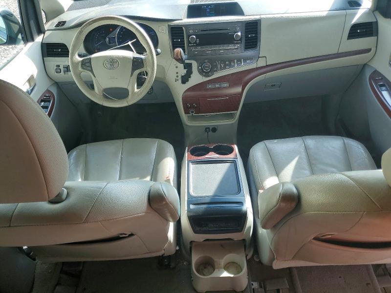 2013 Toyota Sienna xle 8-passenger