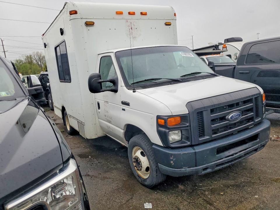 2010 Ford Econoline E350 Super Duty Cutaway Van