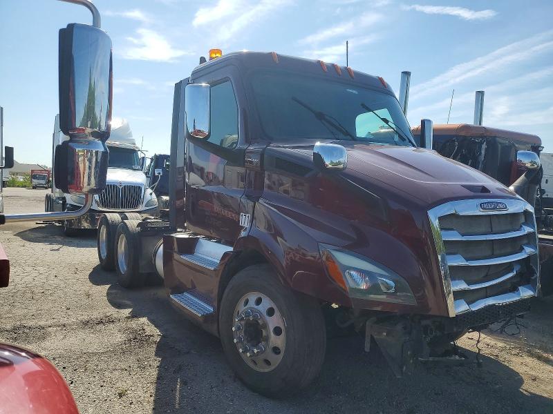 2018 Freightliner Cascadia 116 Semi Truck