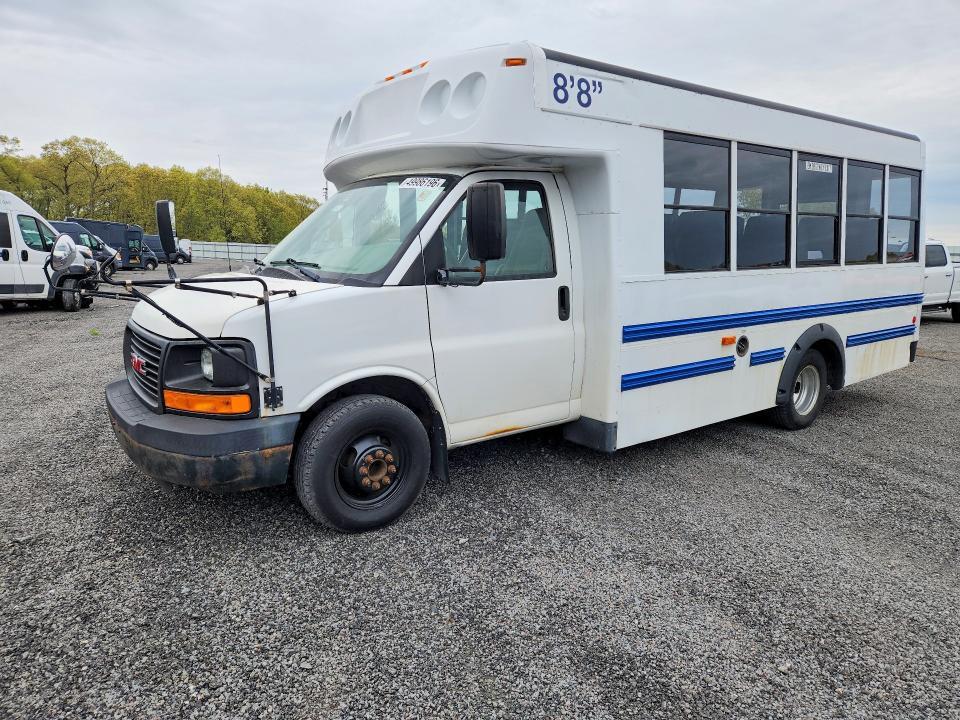 2009 GMC Savana Cutaway G3500