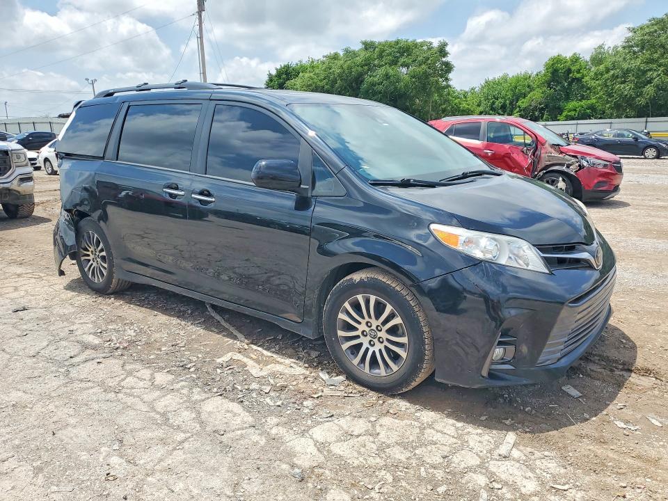 2018 Toyota Sienna xle 8-passenger