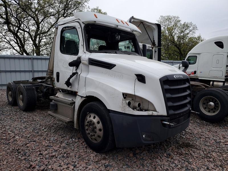 2021 Freightliner Cascadia 126