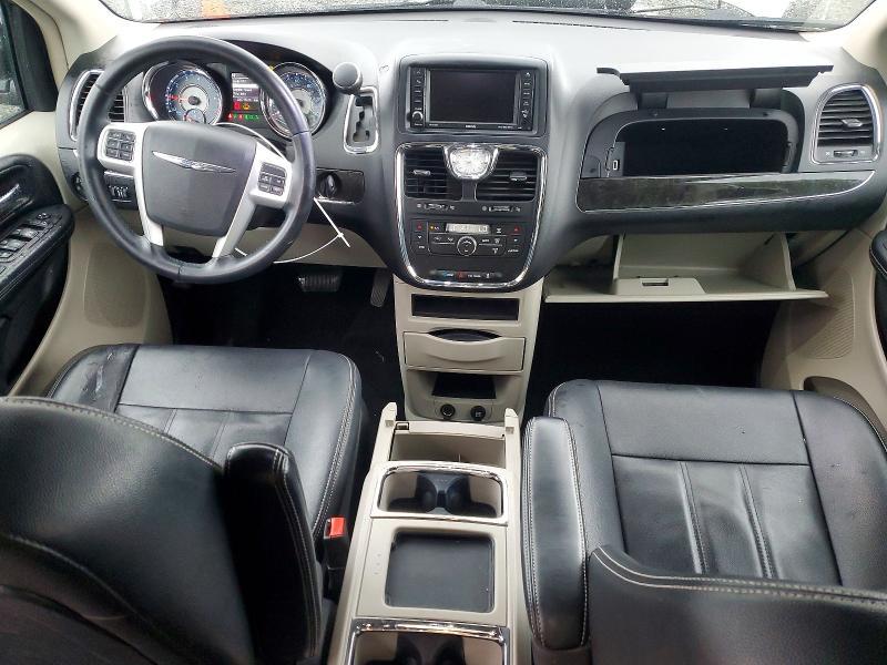 2016 Chrysler Town & Country Touring