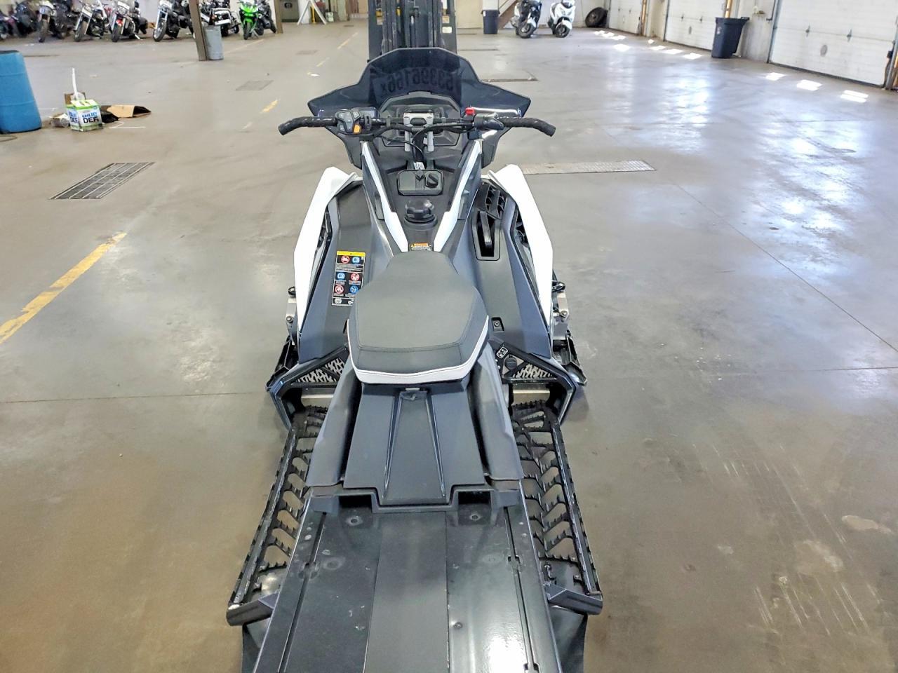 2024 Polari 650 Indy SP 137