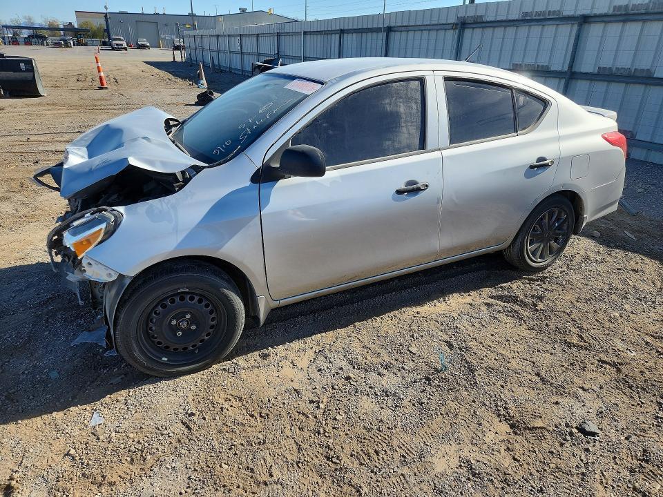 2015 Nissan Versa 1.6 s Plus