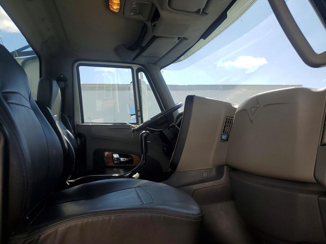 2015 International LF687 Semi Truck