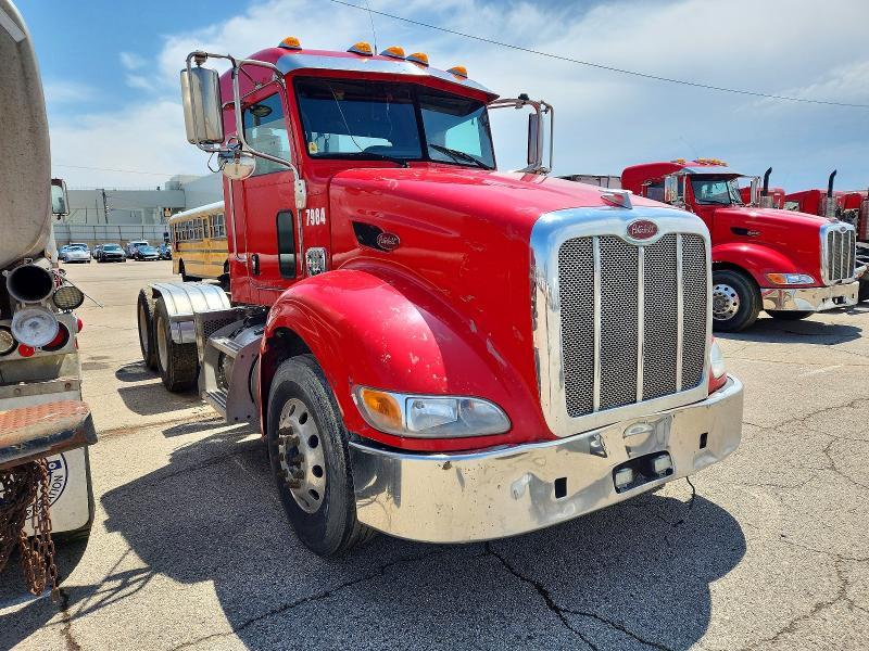 2015 Peterbilt 386 Semi Truck
