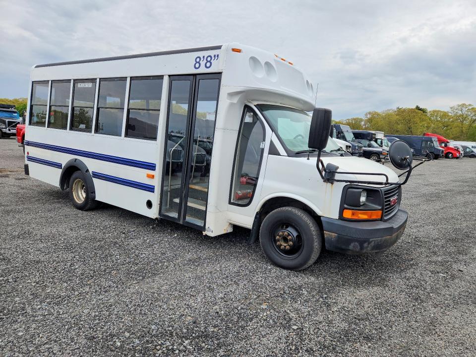 2009 GMC Savana Cutaway G3500