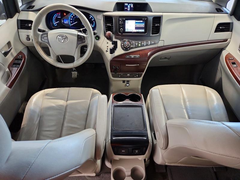 2013 Toyota Sienna xle 8-passenger