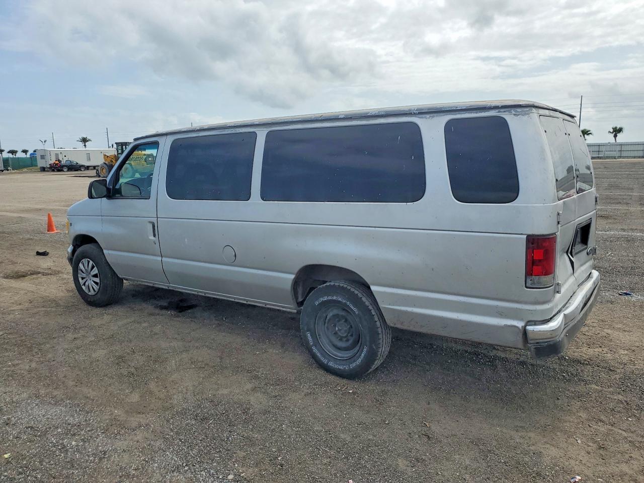 2002 Ford Econoline E350 Super Duty Wagon