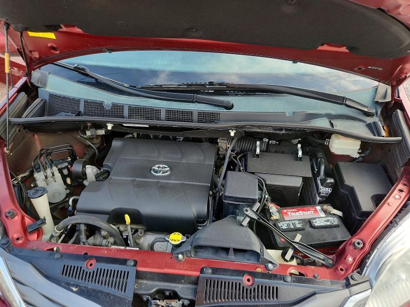 2014 Toyota Sienna xle 8-passenger