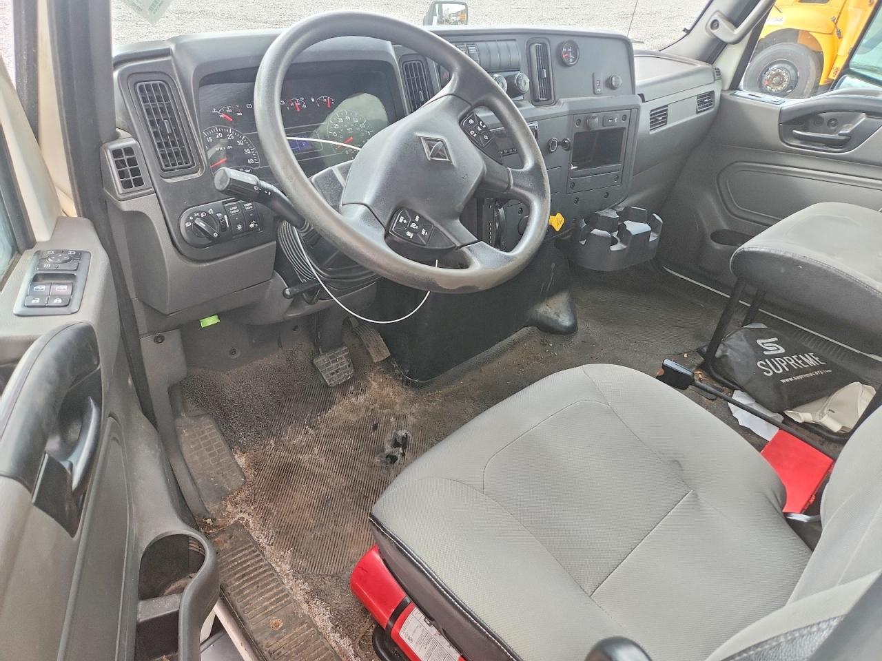 2019 International MV607 BOX Truck
